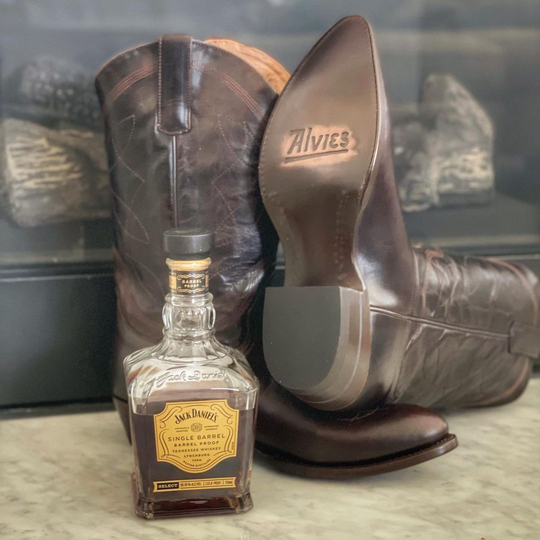 Whiskey Tasting Tips For Boot Wearers - Alvies